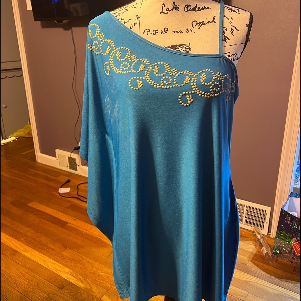 One shoulder blouse with gold appliqué